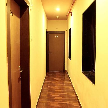 Hotel Trimoorti Calcutta Exterior foto