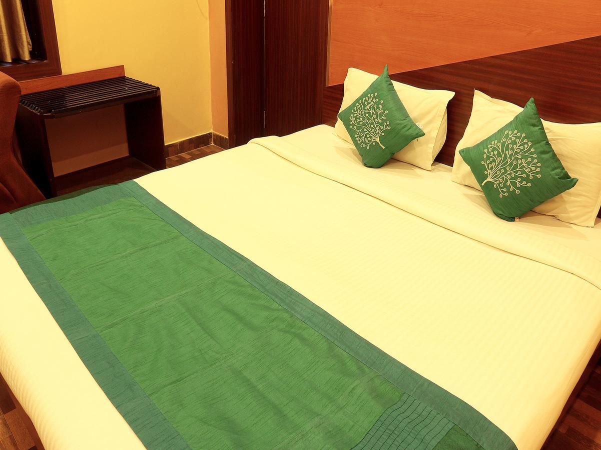 Hotel Trimoorti Calcutta Exterior foto